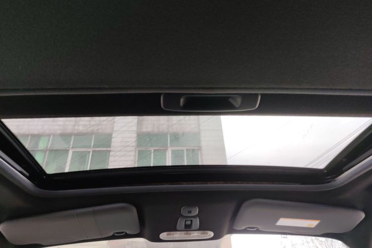 Used Infiniti ESQ 2014 1.6L Spontaneous Edition Headliner