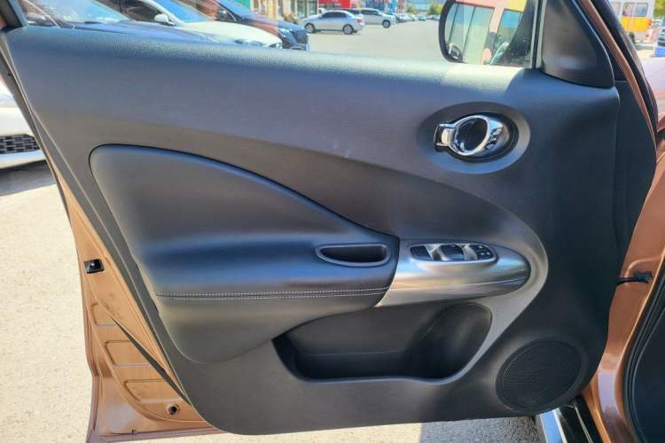 Used Infiniti ESQ 2014 1.6L Spontaneous Edition Interior 1