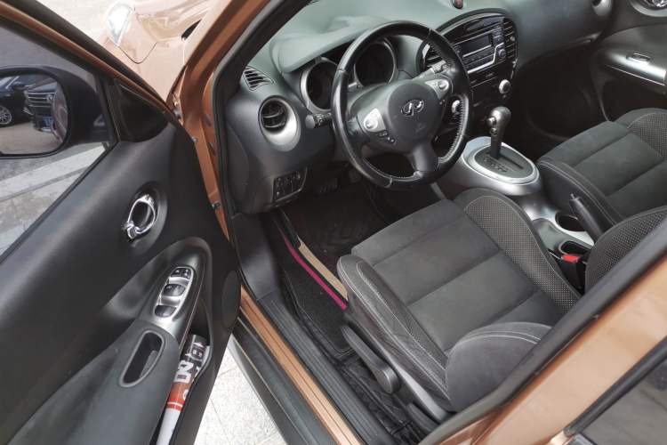 Used Infiniti ESQ 2014 1.6L Spontaneous Edition Interior 2