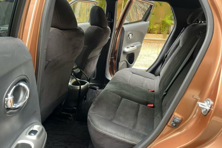 Used Infiniti ESQ 2014 1.6L Spontaneous Edition Interior 2