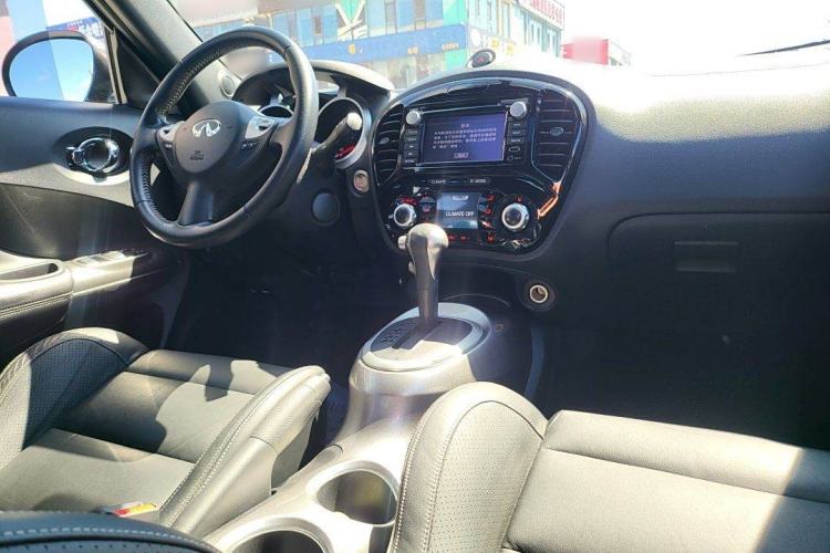 Used Infiniti ESQ 2014 1.6L Spontaneous Edition Interior 3