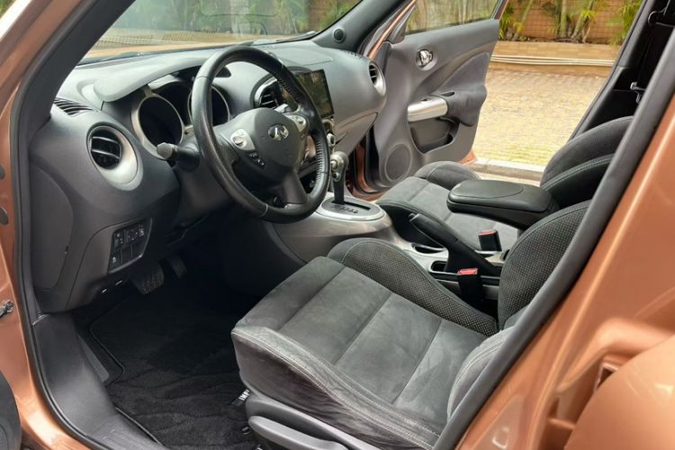 Used Infiniti ESQ 2014 1.6L Spontaneous Edition Interior 4