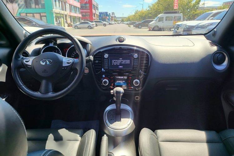Used Infiniti ESQ 2014 1.6L Spontaneous Edition Interior 4