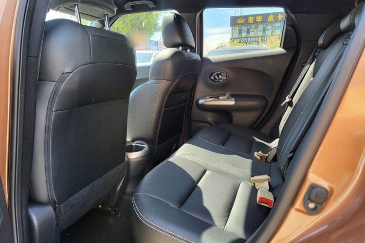 Used Infiniti ESQ 2014 1.6L Spontaneous Edition Interior 6