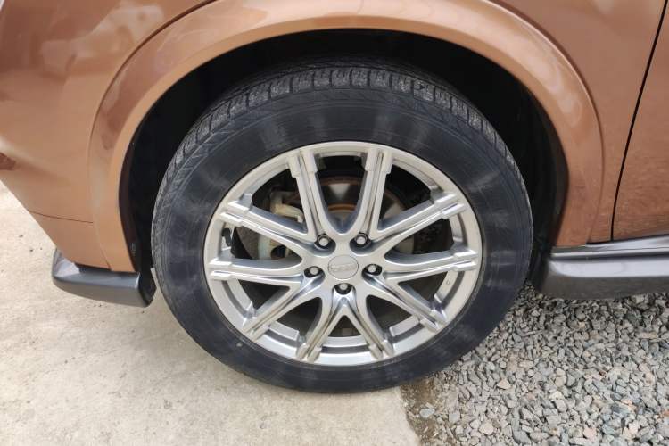 Used Infiniti ESQ 2014 1.6L Spontaneous Edition Left Front Wheel Hub
