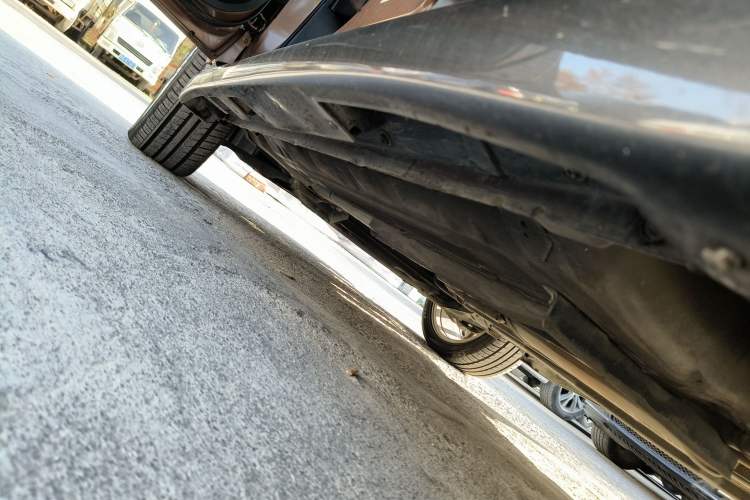 Used Infiniti ESQ 2014 1.6L Luxury Edition Left Side Sill