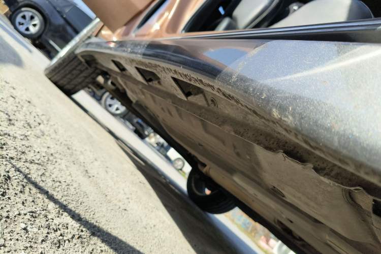 Used Infiniti ESQ 2014 1.6L Luxury Edition Right Side Sill