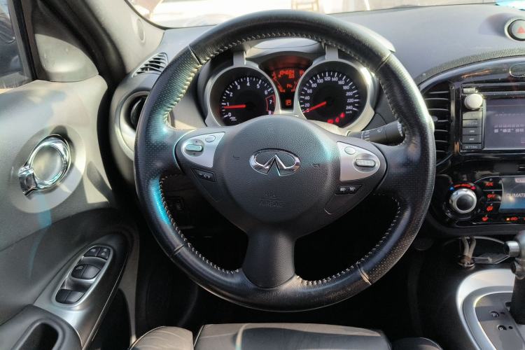 Used Infiniti ESQ 2014 1.6L Luxury Edition Steering Wheel
