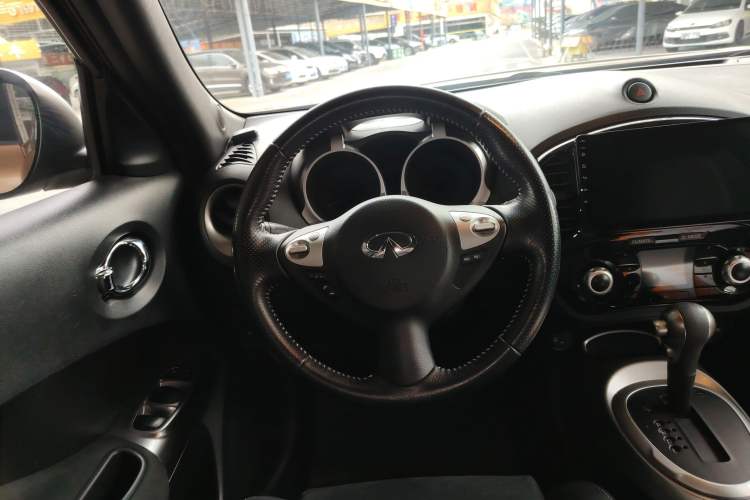 Used Infiniti ESQ 2014 1.6L Spontaneous Edition Steering Wheel