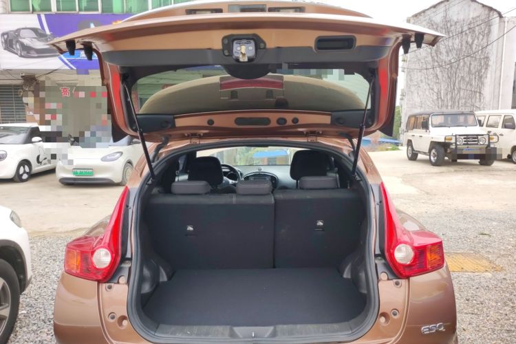 Used Infiniti ESQ 2014 1.6L Spontaneous Edition Trunk