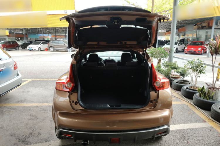 Used Infiniti ESQ 2014 1.6L Spontaneous Edition Trunk