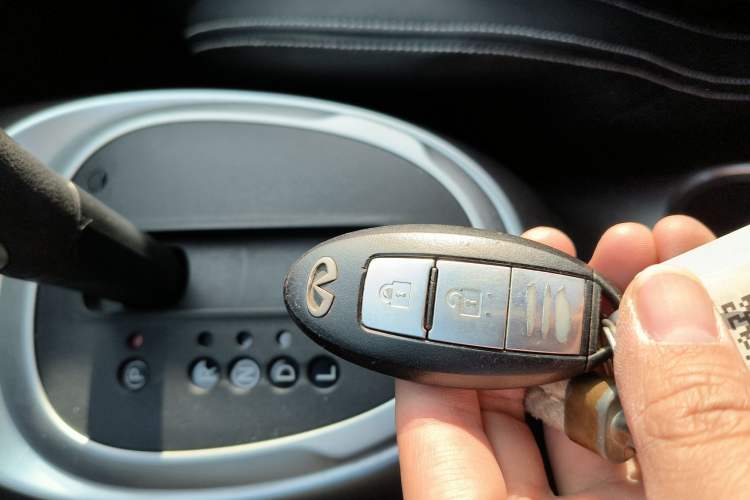 Used Infiniti ESQ 2014 1.6L Luxury Edition Vehicle Key