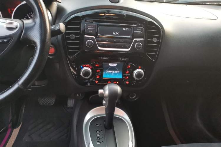 Used Infiniti ESQ 2014 1.6L Spontaneous Edition Audio And AC Panel