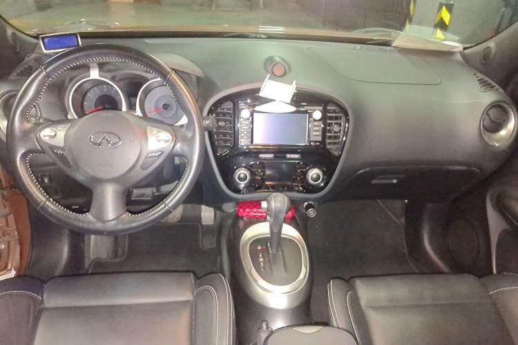 Used Infiniti ESQ 2014 1.6L Luxury Edition Center Console