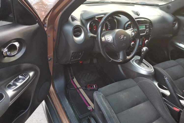 Used Infiniti ESQ 2014 1.6L Spontaneous Edition Driver Seat