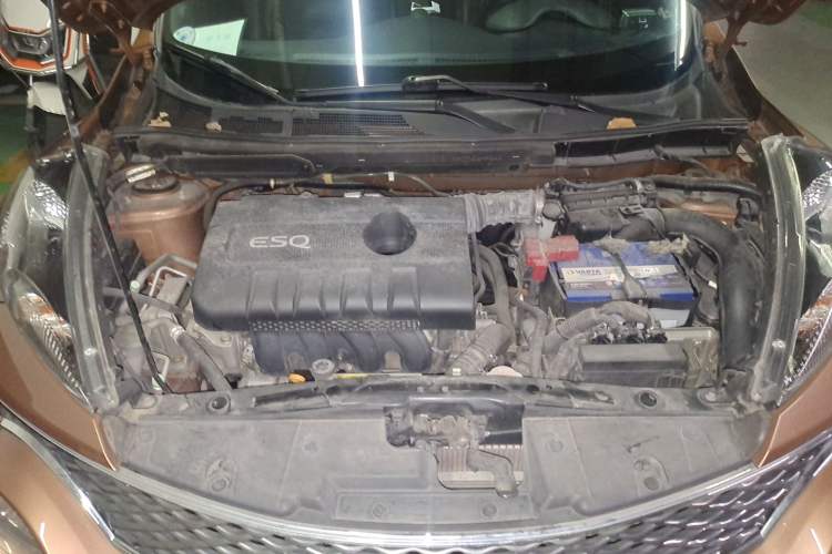 Used Infiniti ESQ 2014 1.6L Luxury Edition Engine Bay
