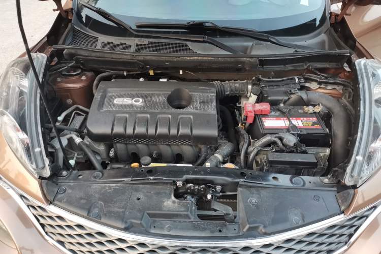 Used Infiniti ESQ 2014 1.6L Spontaneous Edition Engine Bay