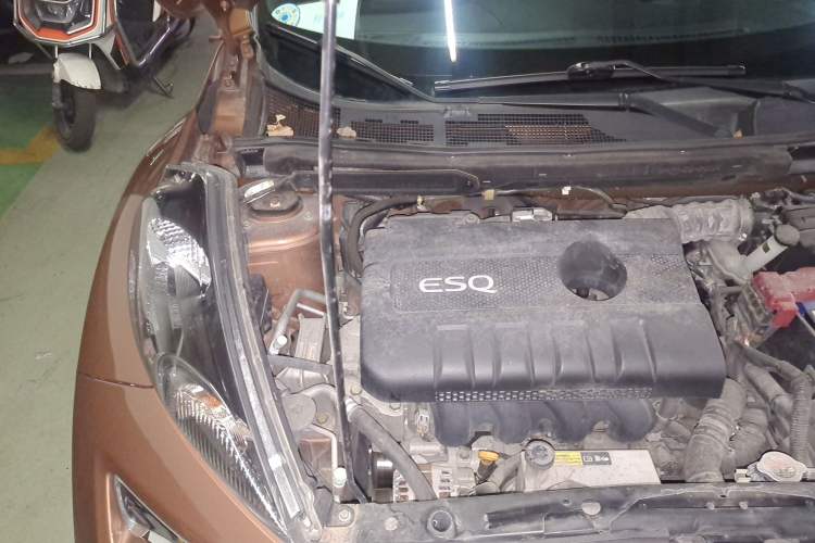 Used Infiniti ESQ 2014 1.6L Luxury Edition Engine Bay Right