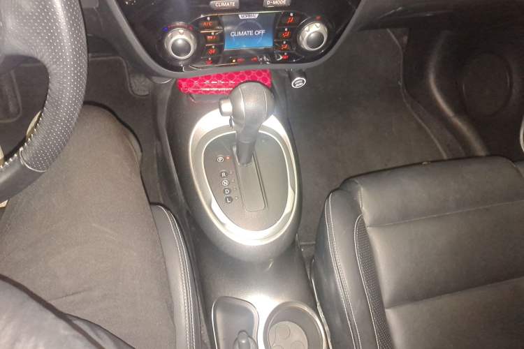 Used Infiniti ESQ 2014 1.6L Luxury Edition Gear Lever