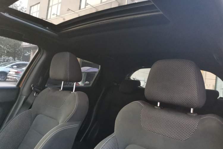 Used Infiniti ESQ 2014 1.6L Spontaneous Edition Headliner