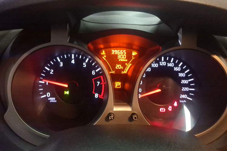 Used Infiniti ESQ 2014 1.6L Luxury Edition Instrument Cluster