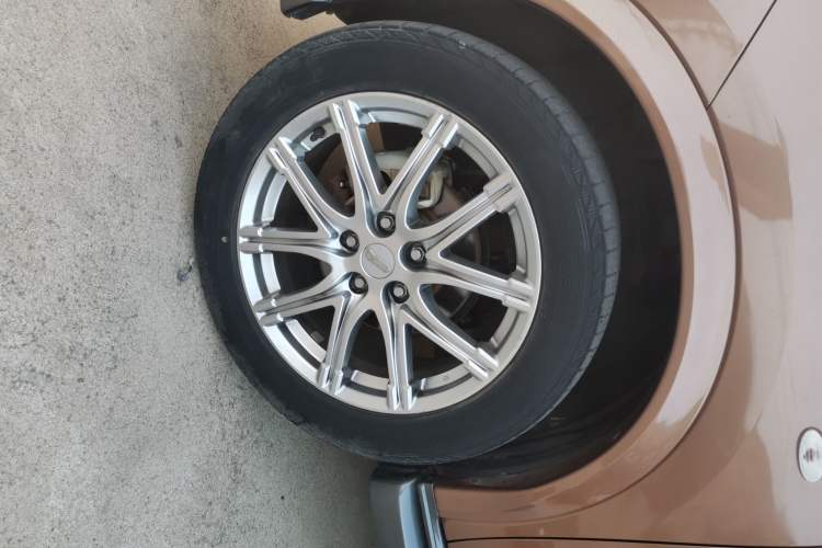 Used Infiniti ESQ 2014 1.6L Spontaneous Edition Left Front Wheel Hub