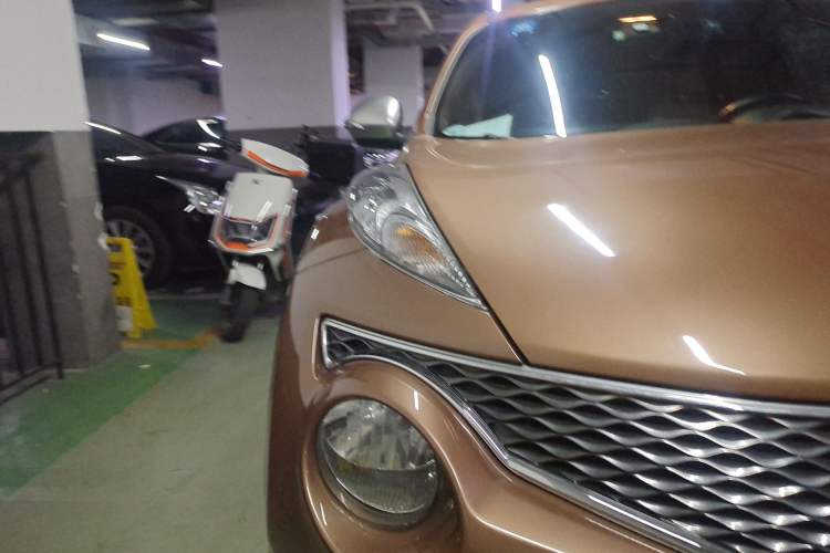 Used Infiniti ESQ 2014 1.6L Luxury Edition Right Front Headlight