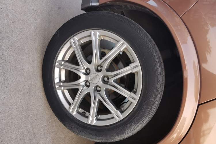 Used Infiniti ESQ 2014 1.6L Spontaneous Edition Right Rear Wheel Hub