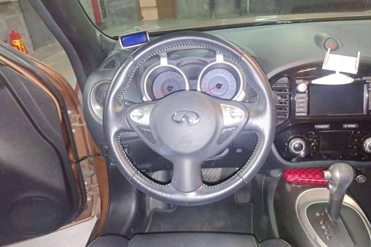 Used Infiniti ESQ 2014 1.6L Luxury Edition Steering Wheel