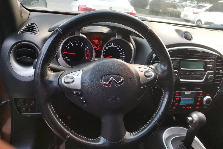 Used Infiniti ESQ 2014 1.6L Spontaneous Edition Steering Wheel