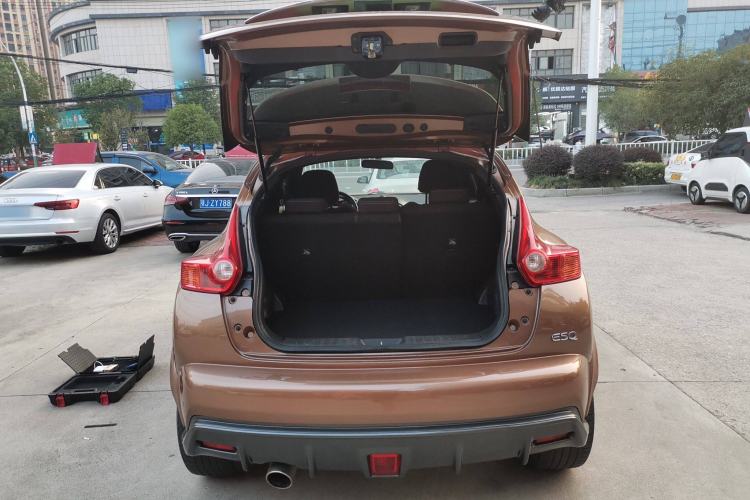 Used Infiniti ESQ 2014 1.6L Spontaneous Edition Trunk