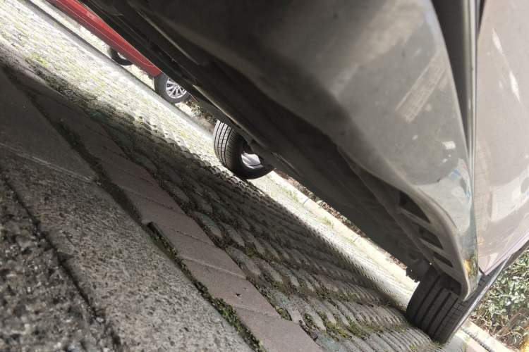 Used Infiniti ESQ 2014 1.6L Spontaneous Edition Chassis Front Left