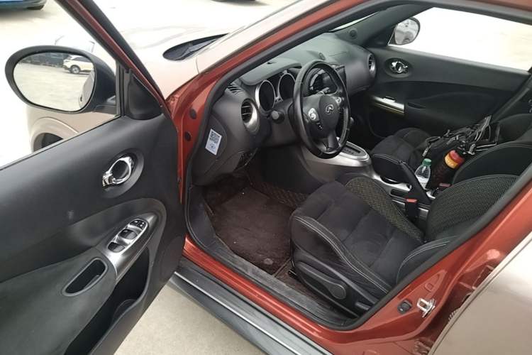Used Infiniti ESQ 2014 1.6L Spontaneous Edition Driver Seat