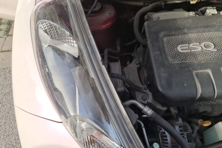 Used Infiniti ESQ 2014 1.6L Spontaneous Edition Engine Bay Right