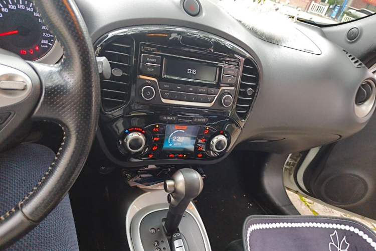 Used Infiniti ESQ 2014 1.6L Spontaneous Edition Audio And AC Panel