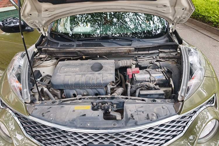 Used Infiniti ESQ 2014 1.6L Spontaneous Edition Engine Bay