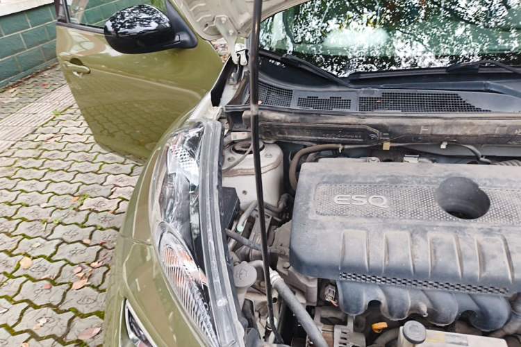 Used Infiniti ESQ 2014 1.6L Spontaneous Edition Engine Bay Right