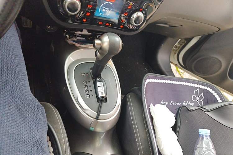 Used Infiniti ESQ 2014 1.6L Spontaneous Edition Gear Lever