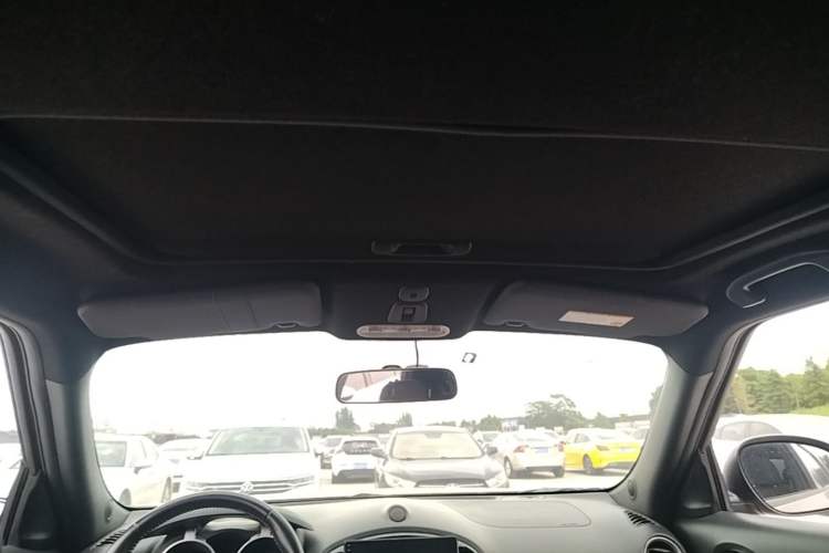 Used Infiniti ESQ 2014 1.6L Spontaneous Edition Headliner