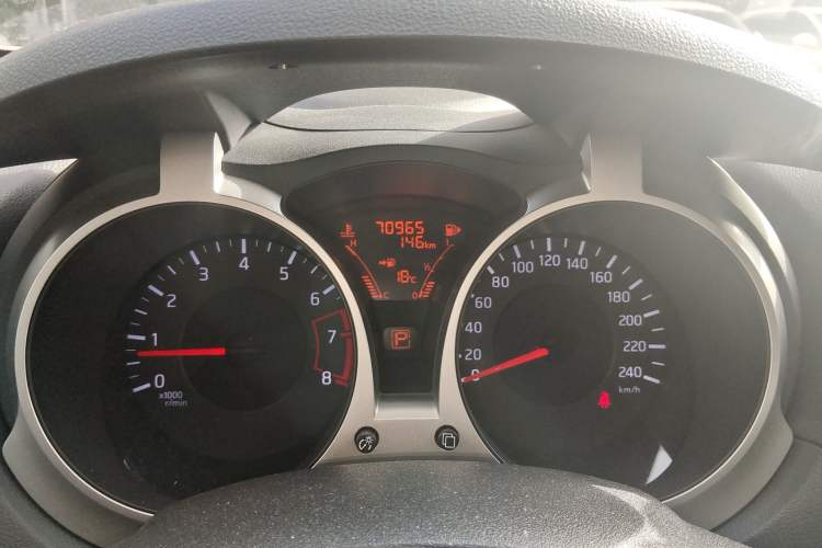 Used Infiniti ESQ 2014 1.6L Spontaneous Edition Odometer Close Up