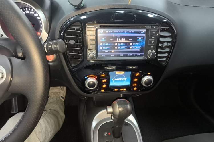 Used Infiniti ESQ 2014 1.6L Spontaneous Edition Audio And AC Panel