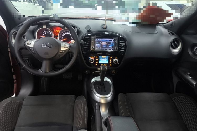 Used Infiniti ESQ 2014 1.6L Spontaneous Edition Center Console