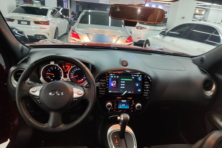 Used Infiniti ESQ 2014 1.6L Spontaneous Edition Center Console