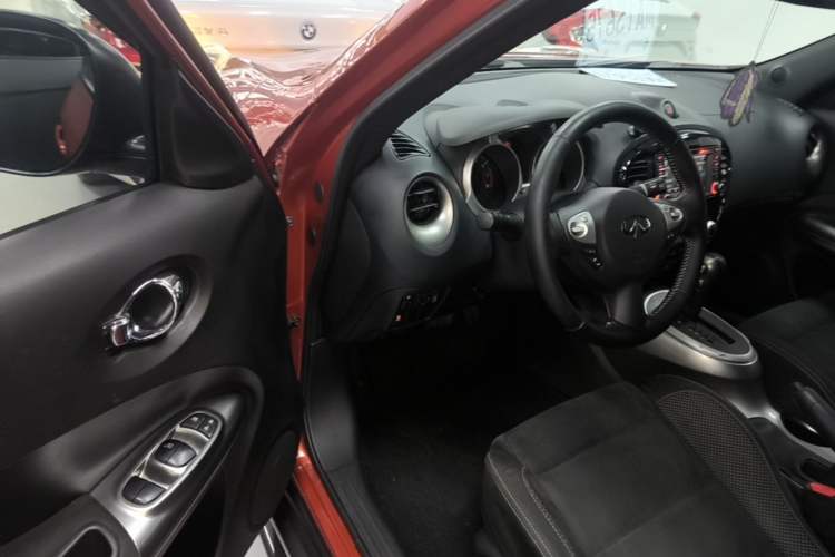 Used Infiniti ESQ 2014 1.6L Spontaneous Edition Driver Seat