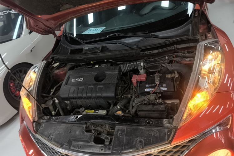 Used Infiniti ESQ 2014 1.6L Spontaneous Edition Engine Bay