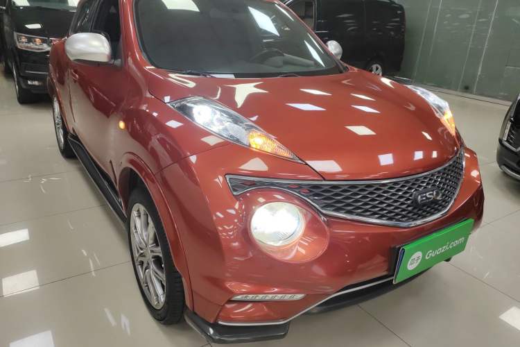Used Infiniti ESQ 2014 1.6L Spontaneous Edition Front Right 45 Deg