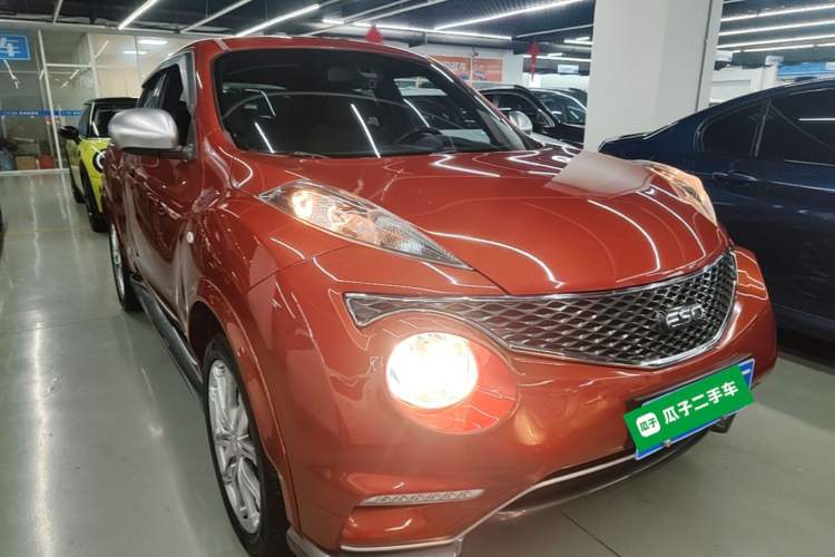 Used Infiniti ESQ 2014 1.6L Spontaneous Edition Front Right 45 Deg