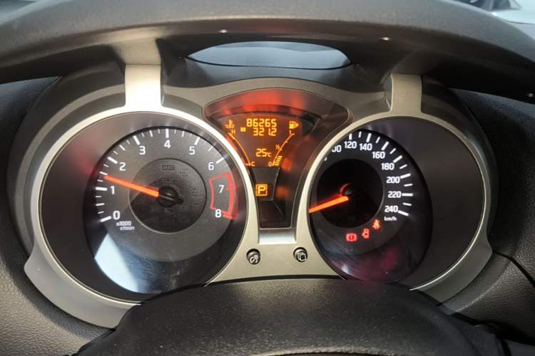 Used Infiniti ESQ 2014 1.6L Spontaneous Edition Instrument Cluster