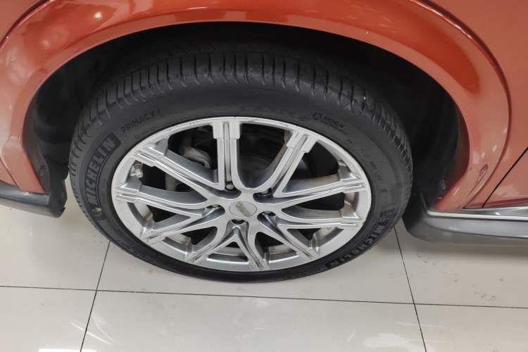 Used Infiniti ESQ 2014 1.6L Spontaneous Edition Left Front Wheel Hub