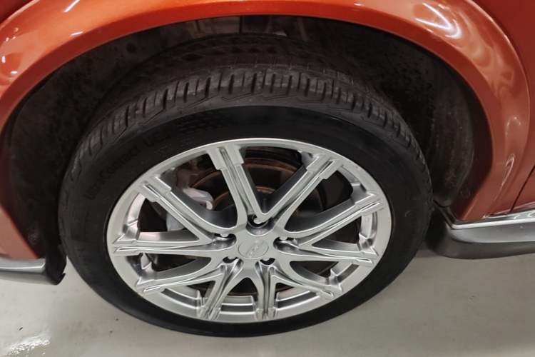 Used Infiniti ESQ 2014 1.6L Spontaneous Edition Left Front Wheel Hub